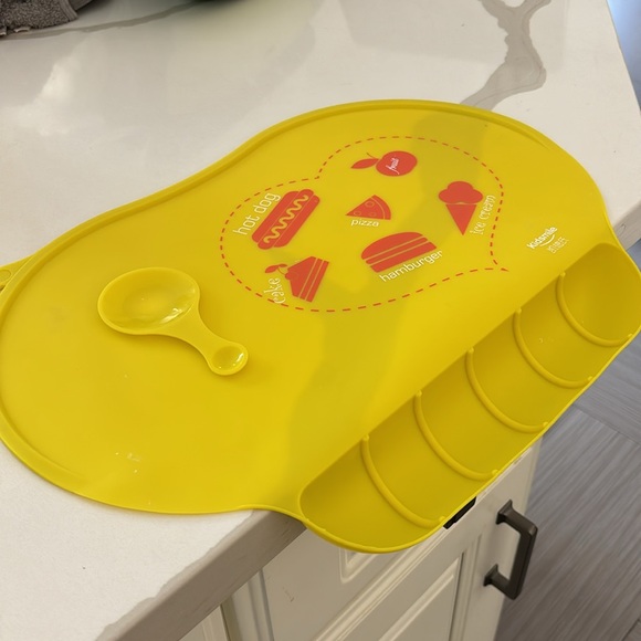 Cute Kid’s Silicone Placemat with Food Design - Picture 2 of 2